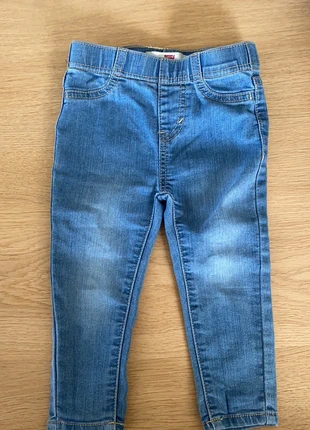 Levis jeans, merk: Levi's, staat: Goed, maat: 12-18 maanden / 80 cm, € 4,00, € 4,90 inclusief Kopersbescherming