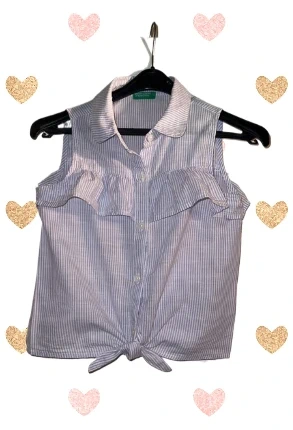 Chemise sans manches bleu rayé blanc à volant 6 ans - Benetton, marca: Benetton, estado: Muy bueno, tamaño: 6 años / 116 cm, 5,00 €, 5,95 € Protección al comprador incluida