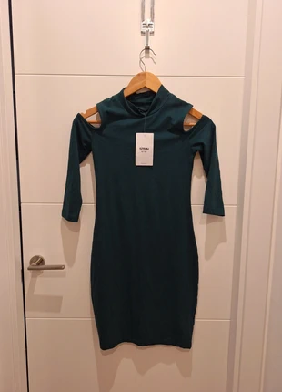 Vestido corto hombro descubierto, brand: Sinsay, condizioni: Nuovo con cartellino, taglia: XXS / IT 36 / EU 32, €7.00, €8.05 include la Protezione acquisti