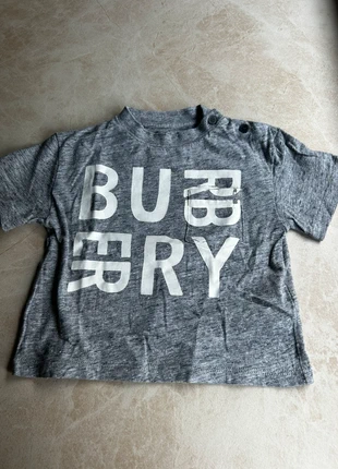 Burberry grijs T-shirt, marque: Burberry, état: Très bon état, taille: 9-12 mois / 74 cm, 7,00 €, 8,05 € Protection acheteurs incluse