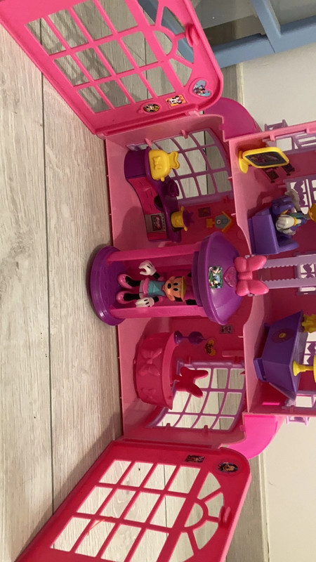 Maison de minnie avec accessoires et personnages