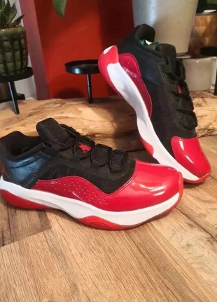 Basket nike air jordan 11 CMFT low Bordeaux taille 37,5 (v25), marque: Jordan, état: Neuf avec étiquette, taille: 37.5, 67,00 €, 71,05 € Protection acheteurs incluse