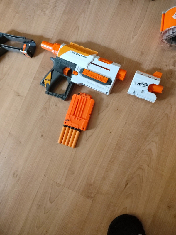 Vendu avec nerf vendu avec 2 chargeur