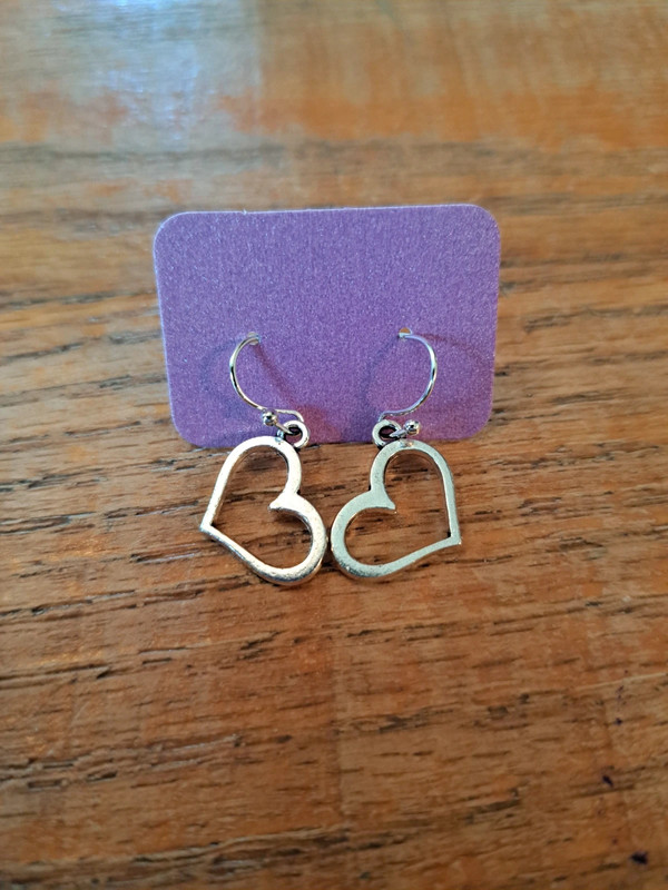 Silver heart outline earrings 1