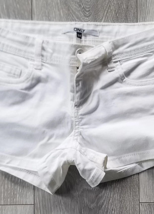Short blanc 34, marque: ONLY, état: Très bon état, taille: XS / 34 / 6, 2,00 €, 2,80 € Protection acheteurs incluse