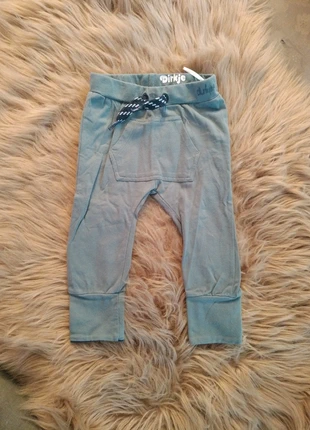 Donkergroen broekje van Dirkje. Maatje 68, marque: Dirkje, état: Très bon état, taille: 6-9 mois / 68 cm, 2,50 €, 3,33 € Protection acheteurs incluse