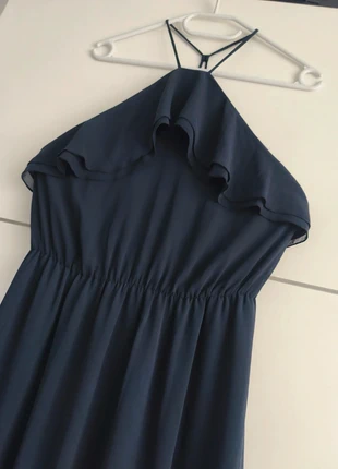 Luftiges dunkelblaues Maxikleid mit Volants & Neckholder, marke: H&M, zustand: Sehr gut, größe: M / 38 / 10, 5,50 €, 6,48 € inklusive Vinted-Käuferschutz