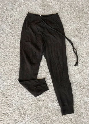 wollen kasjmier broek, merk: Ann Demeulemeester, staat: Heel goed, maat: S / 36 / 8, € 260,00, € 273,70 inclusief Kopersbescherming