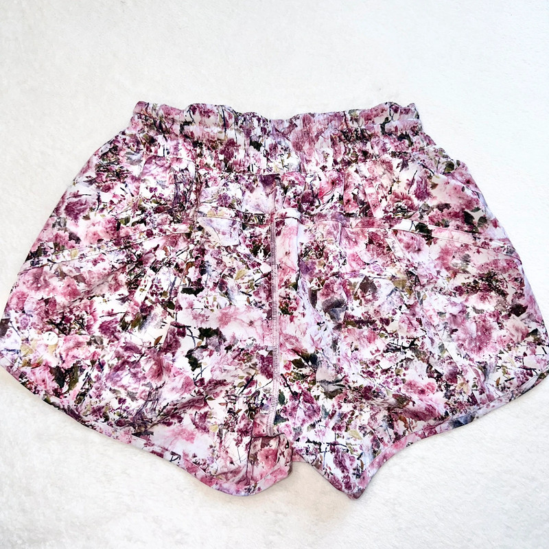 Lululemon Floral Tracker Shorts! 5