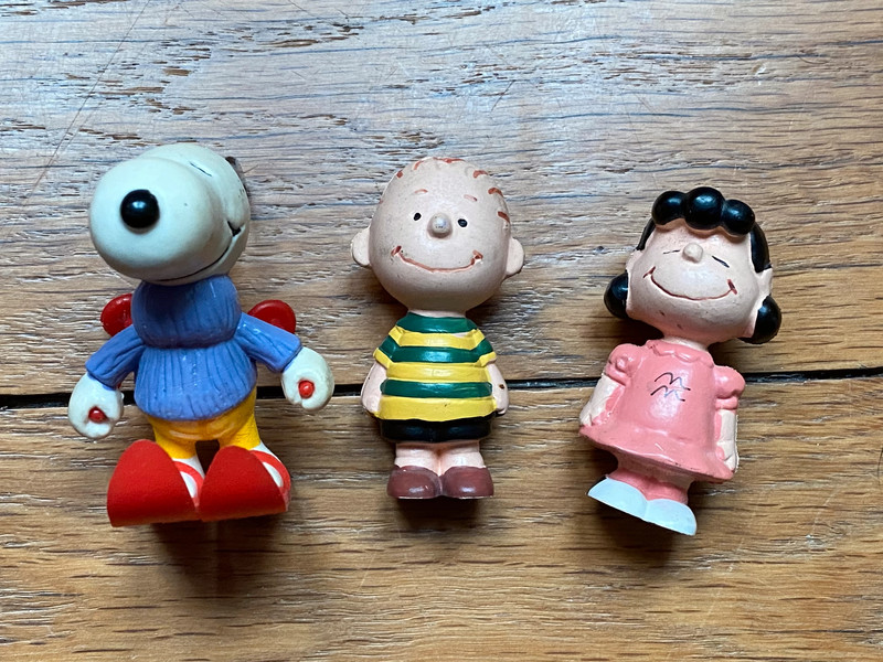 3 figurines Charlie Brown & Lucy 1952 & Snoopy ski 1958 United Feature  Schleich PVC 5,5 cm | Vinted