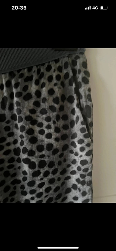 Pantalon yaya léopard noir et gris élastique à la taille 3