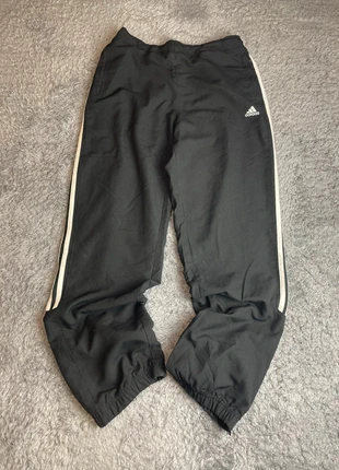 Trackpants Adidas large à bandes logo brodé M noir #210, marque: adidas, état: Très bon état, taille: M, 19,90 €, 21,60 € Protection acheteurs incluse