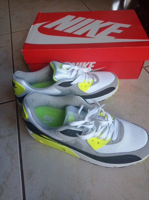 Harga nike air sales max 90 essential