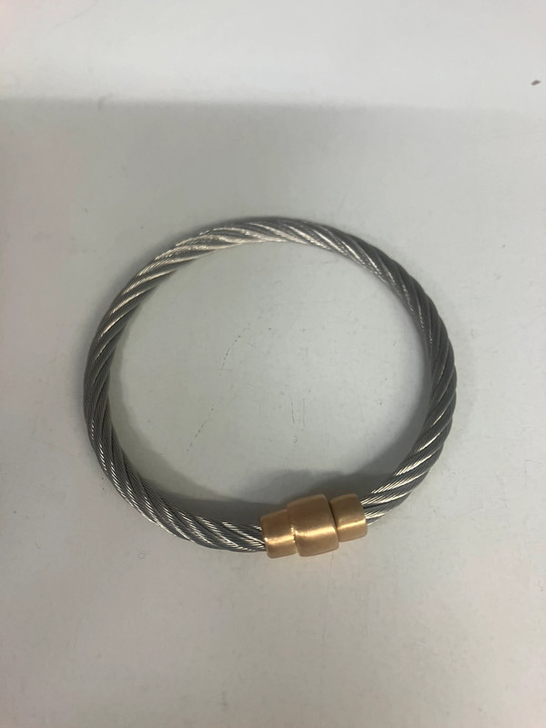 Cable wire bracelet in metal with a magnet clasp 1