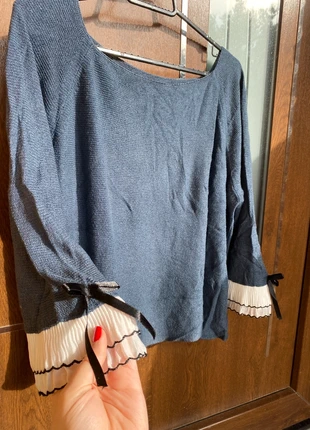 Jersey azul marino con detalle en las mangas, marca: Local, estado: Muy bueno, tamaño: M / 38 / 10, 8,99 €, 10,14 € Protección al comprador incluida