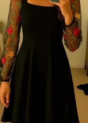 Robe noire brodée manches transparentes – élégance et féminité, brand: aline, condizioni: Ottime, taglia: S / IT 40 / EU 36, €31.99, €34.29 include la Protezione acquisti