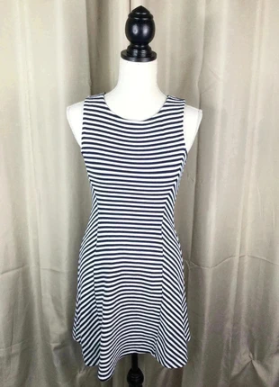 Robe sans manches rayée bleu marine et blanc femme - H&M - Taille 38, marque: H&M, état: Très bon état, taille: M / 38 / 10, 9,00 €, 10,15 € Protection acheteurs incluse