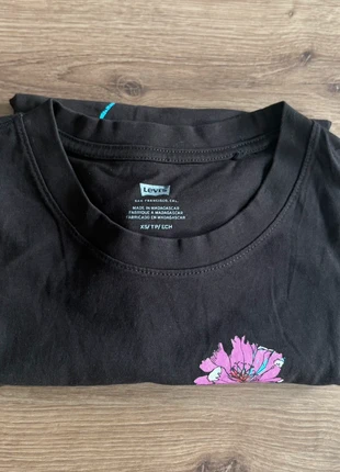 T shirt Levis taille XS, marque: Levi's, état: Très bon état, taille: XS / 34 / 6, 8,00 €, 9,10 € Protection acheteurs incluse