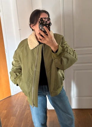 Veste oversize bombers Levi’s style Sézane rouje, brand: Levi's, condition: Very good, size: L / 40 / 12, €85.00, €89.95 includes Buyer Protection