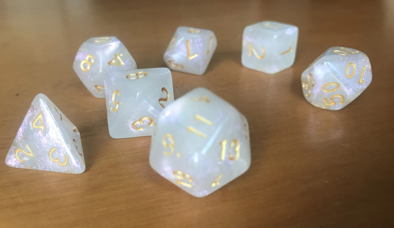 Set di 7 Dadi Bianco opalescenti + sacchetto gratis / 7 Dice Set Opalescent White + free bag 5