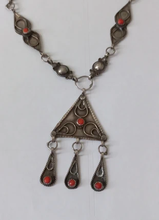 Collier kabyle en argent et corail véritable, merk: Kabyle, staat: Heel goed, € 83,00, € 87,85 inclusief Kopersbescherming
