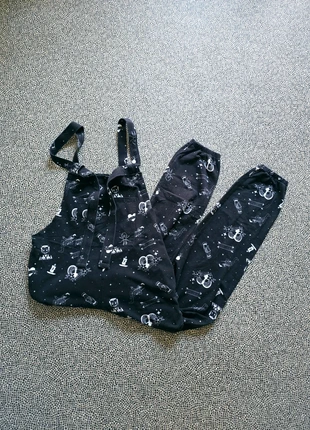 Mooie zwarte salopette/tuinbroek met witte My Chemical Romance print, marque: My Chemical Romance, état: Très bon état, taille: L / 40 / 12, 43,99 €, 46,89 € Protection acheteurs incluse