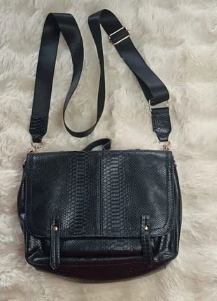 Sac noir bandoulière embossé effet serpent Monoprix, merk: Monoprix, staat: Goed, € 10,00, € 11,20 inclusief Kopersbescherming Pro