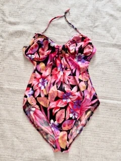 Floral one piece swimsuit | Maillot de bain fleuri, état: Très bon état, taille: M / 38 / 10, 6,00 €, 7,00 € Protection acheteurs (Pro) incluse