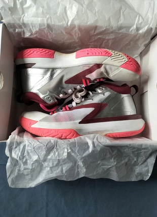 Chaussures/sneakers pour basketball Jordan Zion 1 rose/violet unisexe en 10/9/44, marque: Jordan, état: Très bon état, taille: 44, 35,00 €, 37,45 € Protection acheteurs incluse