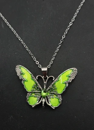 Neon Green Butterfly Necklace, staat: Heel goed, € 10,00, € 11,20 inclusief Kopersbescherming Pro