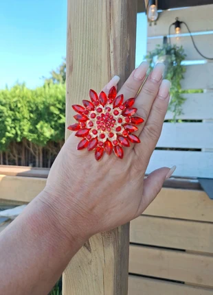 Bague ajustable fleur rouge estival ou cérémonie. Cocktail, état: Neuf avec étiquette, taille: Ajustable, 5,99 €, 6,99 € Protection acheteurs incluse