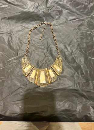 Collier plastron, marque: Bijou Brigitte, état: Très bon état, 2,00 €, 2,80 € Protection acheteurs incluse