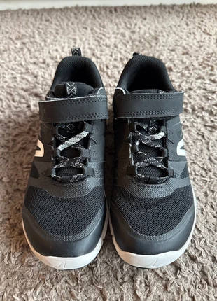 Kids Sneakers – Size EU 33 (Black & White), marque: Decathlon, état: Très bon état, taille: 33, 5,00 €, 5,95 € Protection acheteurs incluse