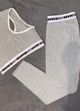 Set conjunto desportivo, brand: Local, condizioni: Ottime, taglia: S / IT 40 / EU 36, €3.00, €3.85 include la Protezione acquisti