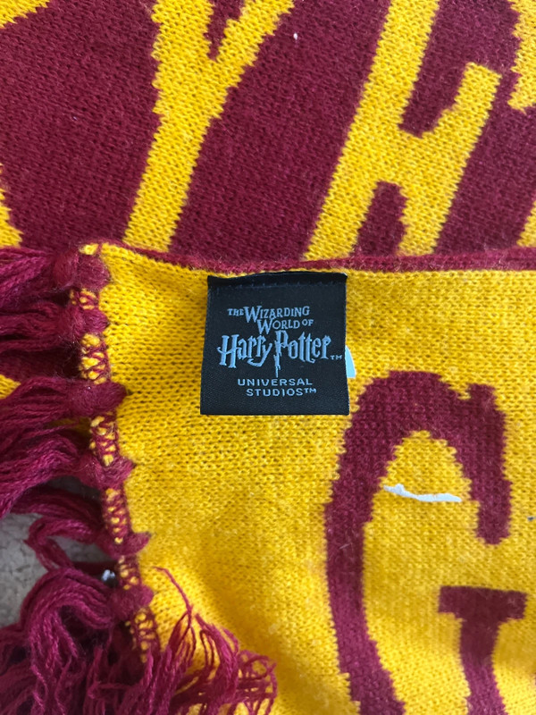 Maroon yellow Gryffindor Harry Potter scarf 4