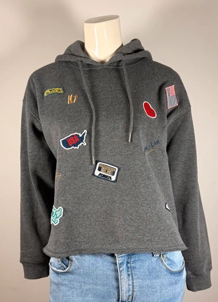 👕 Sweat à capuche gris à patchs – Style USA vintage, marke: Vintage Dressing, zustand: Sehr gut, größe: M / 38 / 10, 18,90 €, 20,55 € inklusive Vinted-Käuferschutz