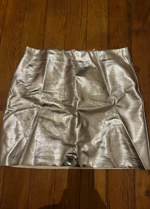 Mini jupe argent cuir H&M, marque: H&M, état: Très bon état, taille: L / 40 / 12, 10,00 €, 11,20 € Protection acheteurs incluse