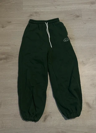 Green Trackpants, marque: YesStyle, état: Très bon état, taille: XXS / 32 / 4, 5,00 €, 5,95 € Protection acheteurs incluse