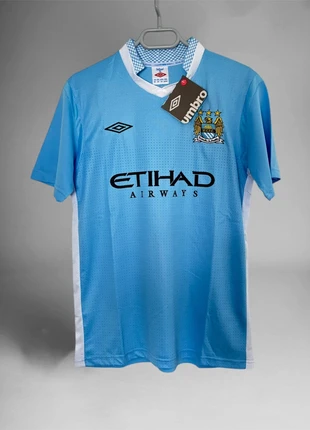 Maillot de foot rétro Manchester City, marca: Umbro, estado: Novo com etiquetas, tamanho: M, €13.99, €15.39 inclui Proteção do Comprador