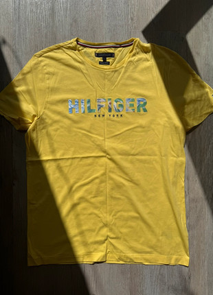 T-shirt Tommy Hilfiger neuf jamais porté, marca: Tommy Hilfiger, estado: Novo sem etiquetas, tamanho: M, €13.00, €14.35 inclui Proteção do Comprador