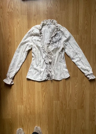 chemise blanc cassé élégant fleurs brodées froufrou style baroque renaissance vintage 2000/2010 chic, marke: Vintage Dressing, zustand: Zufriedenstellend, größe: M / 38 / 10, 6,00 €, 7,00 € inklusive Vinted-Käuferschutz