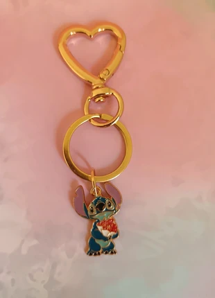 Porte-clés Stitch Roses, merk: pas de marque, staat: Nieuw met prijskaartje, € 3,00, € 3,85 inclusief Kopersbescherming