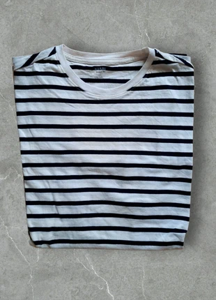 T-shirt à rayures noir et blanc taille M, marque: Kiabi, état: Neuf sans étiquette, taille: M, 4,00 €, 4,90 € Protection acheteurs incluse