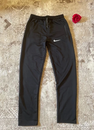 Survet running Nike, marque: Nike, état: Neuf sans étiquette, taille: M, 27,00 €, 29,05 € Protection acheteurs incluse