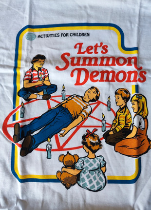 Tshirt M lets summon demons, marque: Gildan, état: Neuf sans étiquette, taille: M, 20,00 €, 21,70 € Protection acheteurs incluse
