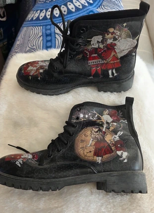 Bottines dessin, marque: pas de marque, état: Très bon état, taille: 39.5, 15,00 €, 16,45 € Protection acheteurs incluse