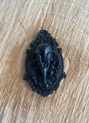 Ravenschedel broche zwart, merk: Handmade, staat: Nieuw zonder prijskaartje, € 5,00, € 5,95 inclusief Kopersbescherming