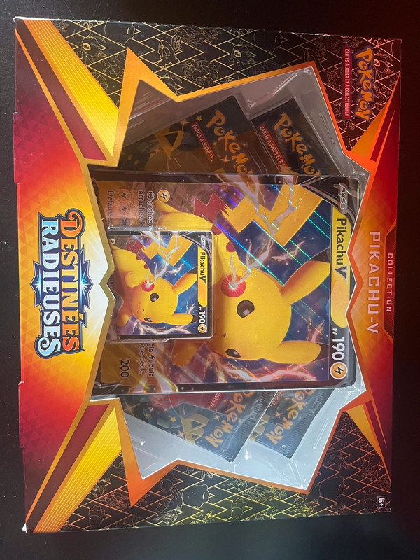 Collection Destinées Radieuses – Pikachu‑V