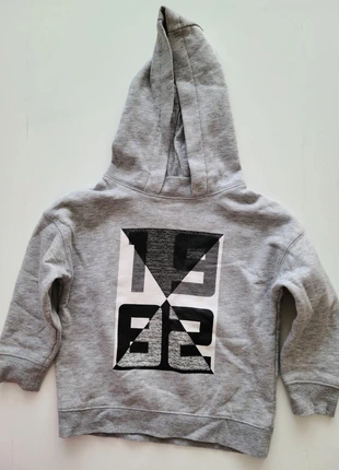 Sweat-shirt gris à capuche, enfant, Primark, marque: Primark, état: Bon état, taille: 4 ans / 104 cm, 3,00 €, 3,85 € Protection acheteurs incluse