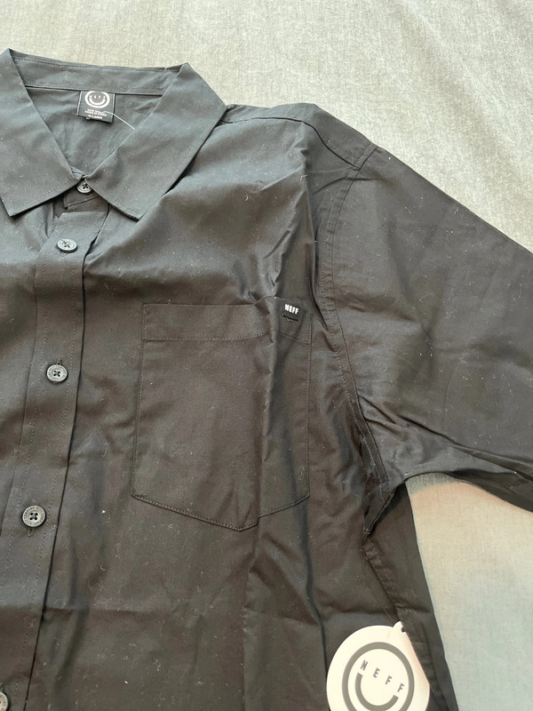 Camisa Negra marca NEFF 2